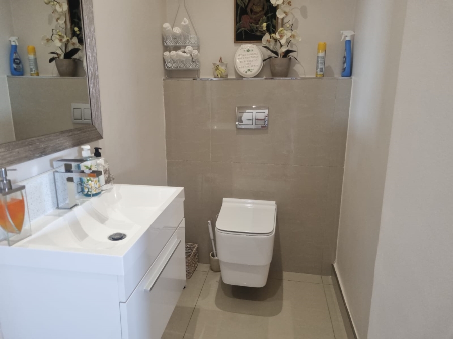 3 Bedroom Property for Sale in Baronetcy Estate Western Cape